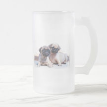 Tasse de chiots de carlin