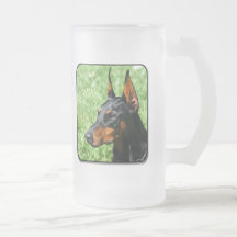 tasse givrée par pinscher de dobermann