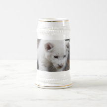 Un lion mignon de blanc de bébé tasses