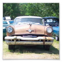 vieil avant classique rouillé de voiture à un salo photo