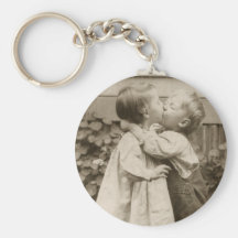 Vintage Liebe Romance, küssende Kinder, erster Kus Schlüsselanhänger