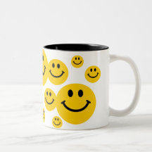 Visage souriant jaune tasse