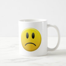 Visage souriant triste tasse à café