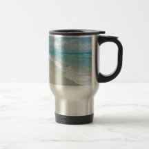 Vue extrême de plage de relaxation tasse à café