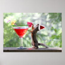 Weihnachtseichhörnchen, das ein Cocktail trinkt Plakatdrucke