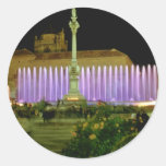 weiße Brunnen in der Stadtmitte nachts, Grana Sticker