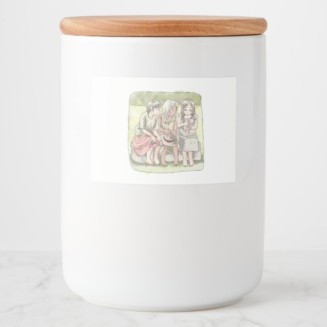 さなにやじ  野外で、椅子に座って仲良くしている三人の裸足の女の子のイラスト LEBENSMITTELETIKETT (Vorderseite)