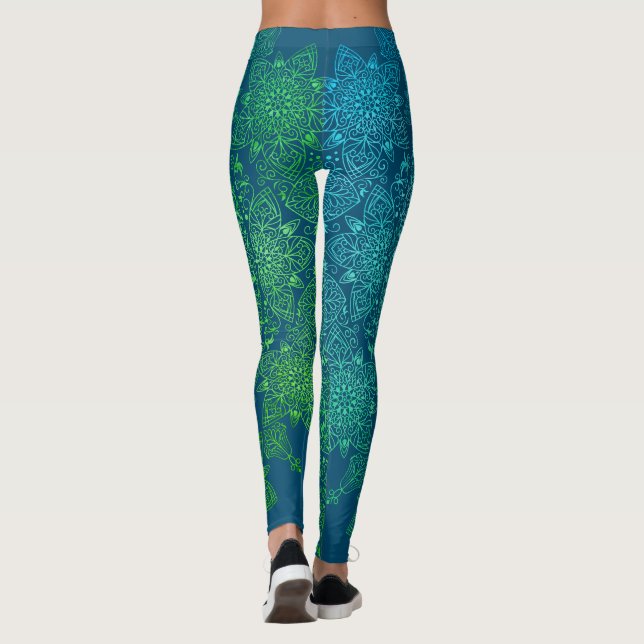 アラベスク文様　グリーングラデ×ブルーベース LEGGINGS (Rückseite)