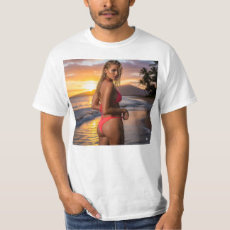 ハワイの海辺で決めポーズ T-Shirt