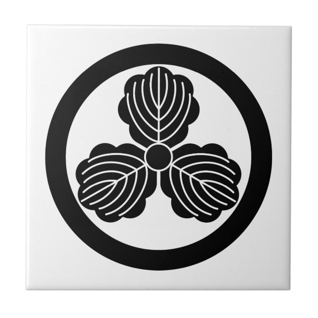 丸に三つ柏 FLIESE (Vorderseite)