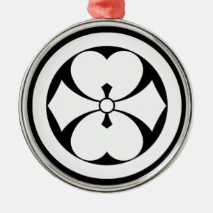 丸 ​ に ​ 二 ​ つ ​ ORNAMENT AUS METALL