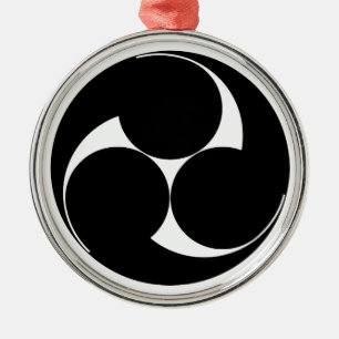 左 三 巴 (素 き) SILBERNES ORNAMENT