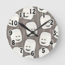 Recherche de beaucoup horloges Toute personne