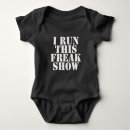 Recherche de exposition bébé vêtements Drôle