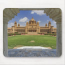 Recherche de bâtiment tapis souris Vacances