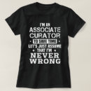 Suche nach kurator tshirts Stelle