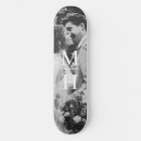 Recherche de photo skateboards Monogramme