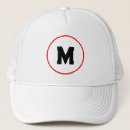Recherche de initiales casquettes Texte