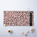 Recherche de taches léopard tapis souris Monogramme