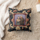 Suche nach beziehungen kissen Couple