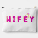 Suche nach verlobt taschen Ehefrau