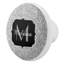 Recherche de blanc gris et boutons et poignées de porte Monogramme