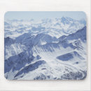 Suche nach schnee bedeckte berg Kalte temperatur