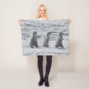 Suche nach pinguin decken Schneehügel