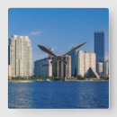 Suche nach wolkenkratzer wanduhren Farbbild