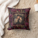 Suche nach beziehungen kissen Couple