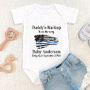 Suche nach polizisten babykleidung Schwangerschaftsankündigung