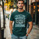 Recherche de mariage drôles vêtements Futur marié