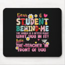 Recherche de derrière tapis souris École