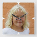 Recherche de visage de fille horloges Portrait