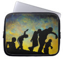 Suche nach zombies laptop schutzhüllen Beängstigend