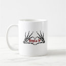 Recherche de coeur gothique tasses Main squelette