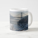 Recherche de de pont tasses Image de couleur