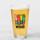 Suche nach liebe in den regenbogenfarben tassen Lesbisch