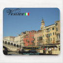 Recherche de bâtiment tapis souris L'italie