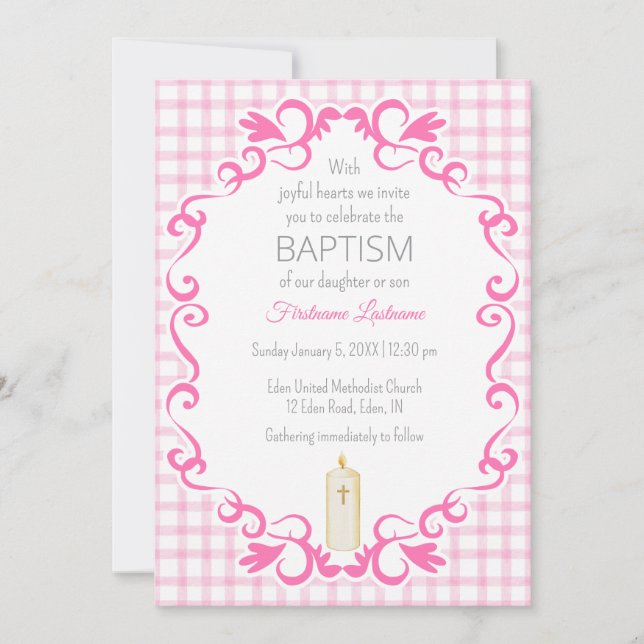 009 Fuchsia Scroll Gingham Kreuz Kerze Taufe Einladung (Vorderseite)