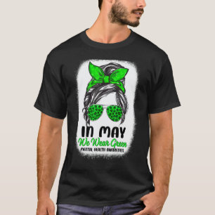 0 Im Mai tragen wir grünes unordentliches Haar für T-Shirt