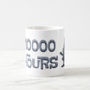  10000 Stunden mit einer Auflage aus Gingham-Stoff Kaffeetasse