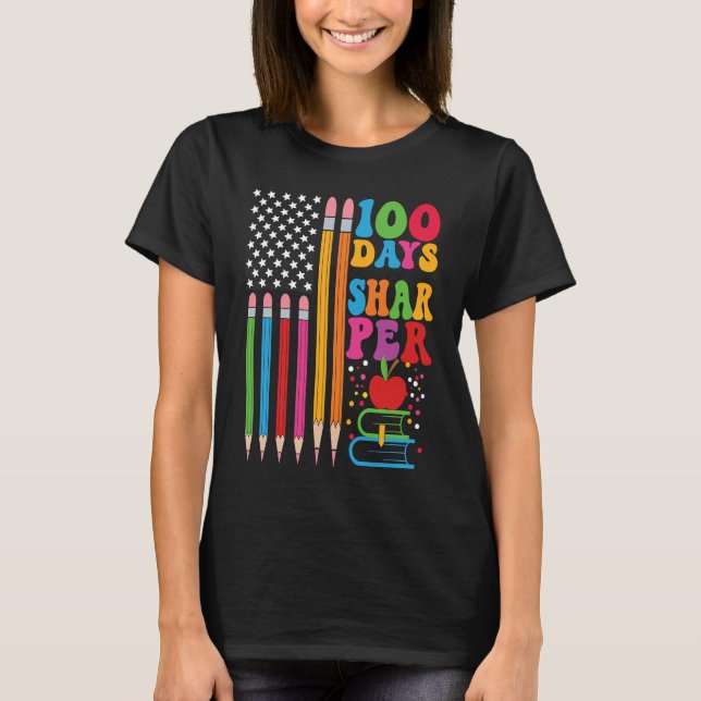 100 Days Sharper Flag Teacher Happy 100th Day Of S T-Shirt (Vorderseite)