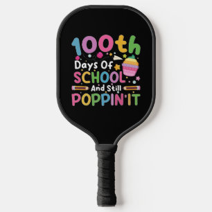 100 Tage Schule und noch immer Poppin-Mädchen Pickleball Schläger