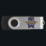 100. USB STICK<br><div class="desc">100 Jahre Jubiläum Design von Edrward Eksi</div>