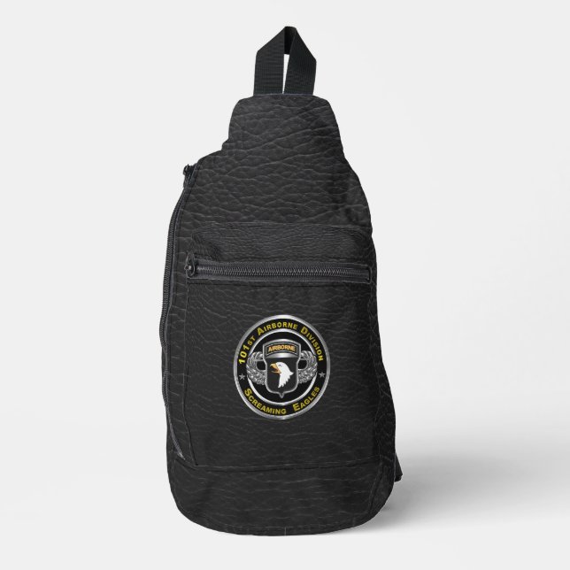101. Im Flugzeug Division Crossbody Bag (Vorderseite)
