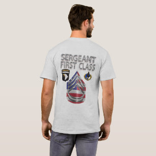101. Im Flugzeug Division Sergeant First Class T-Shirt