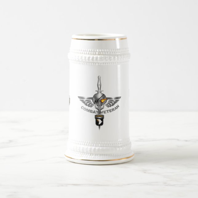 101. Im Flugzeug Division Wicked Flaming Skull Bierglas (Mittel)