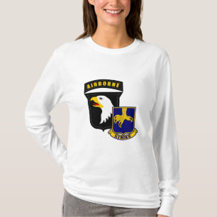 101st Im Flugzeug 502. Infanterie T-Shirt