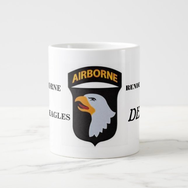 101st Im Flugzeug RIESIGE Tasse (Vorderseite)
